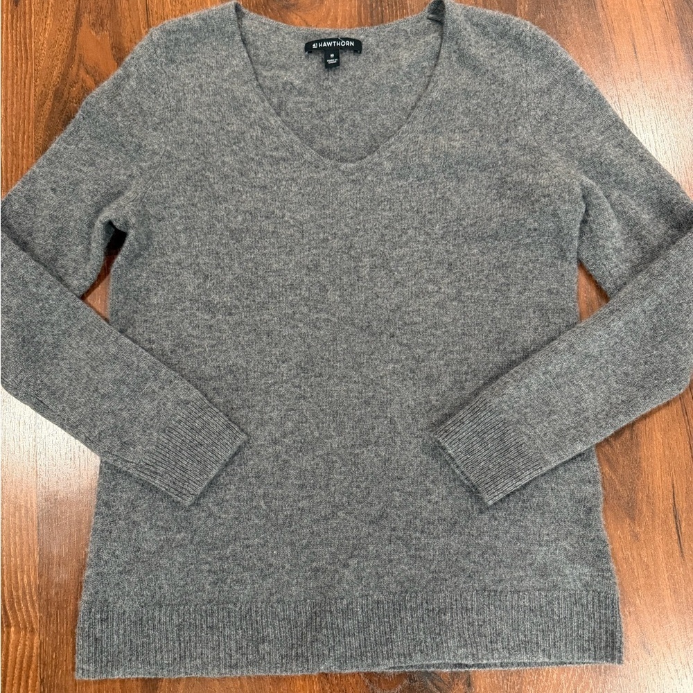 41Hawthorn Grey 100% Cashmere v-neck Sweater Size XS